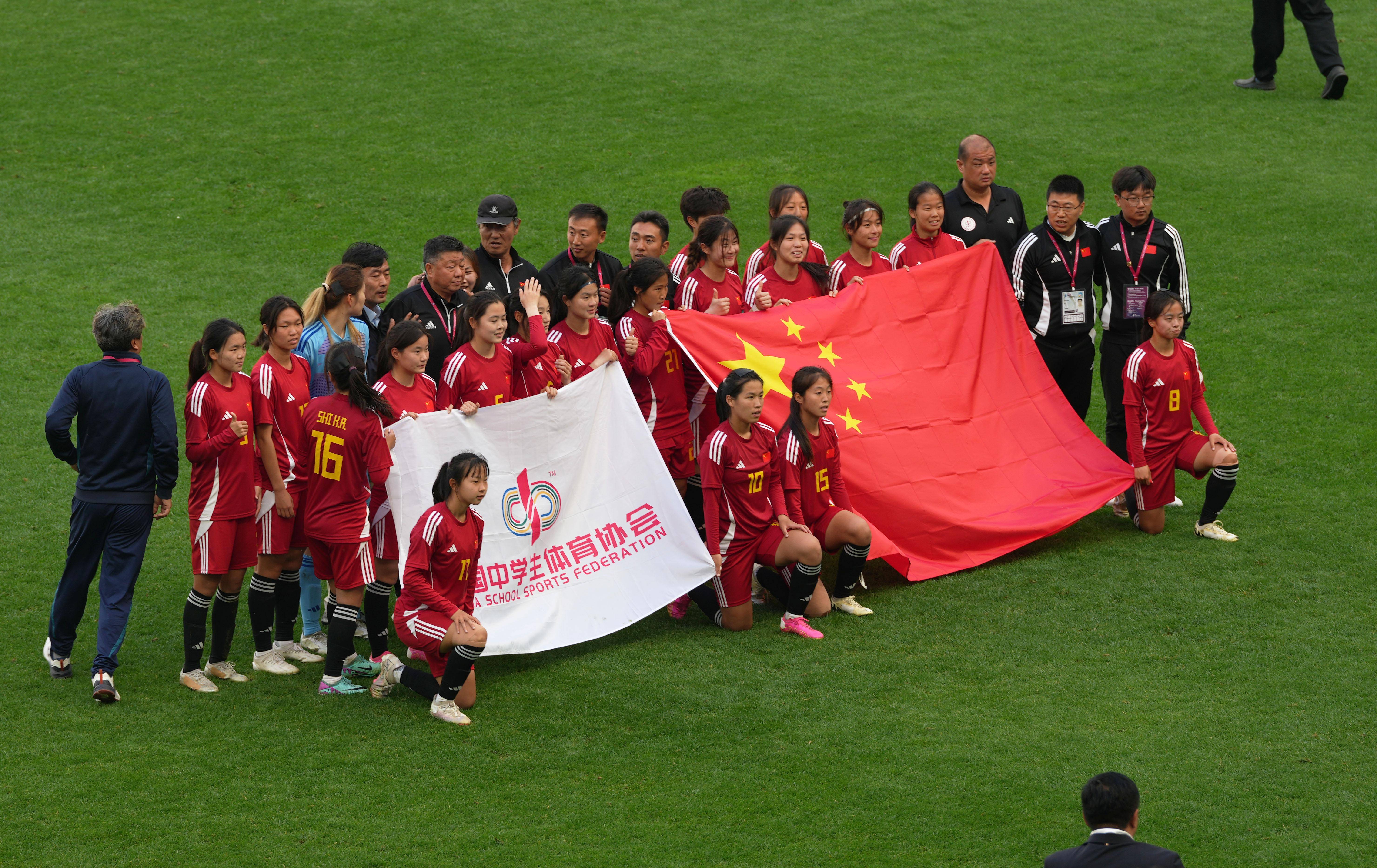 中国队在国际足球比赛中展现优势 