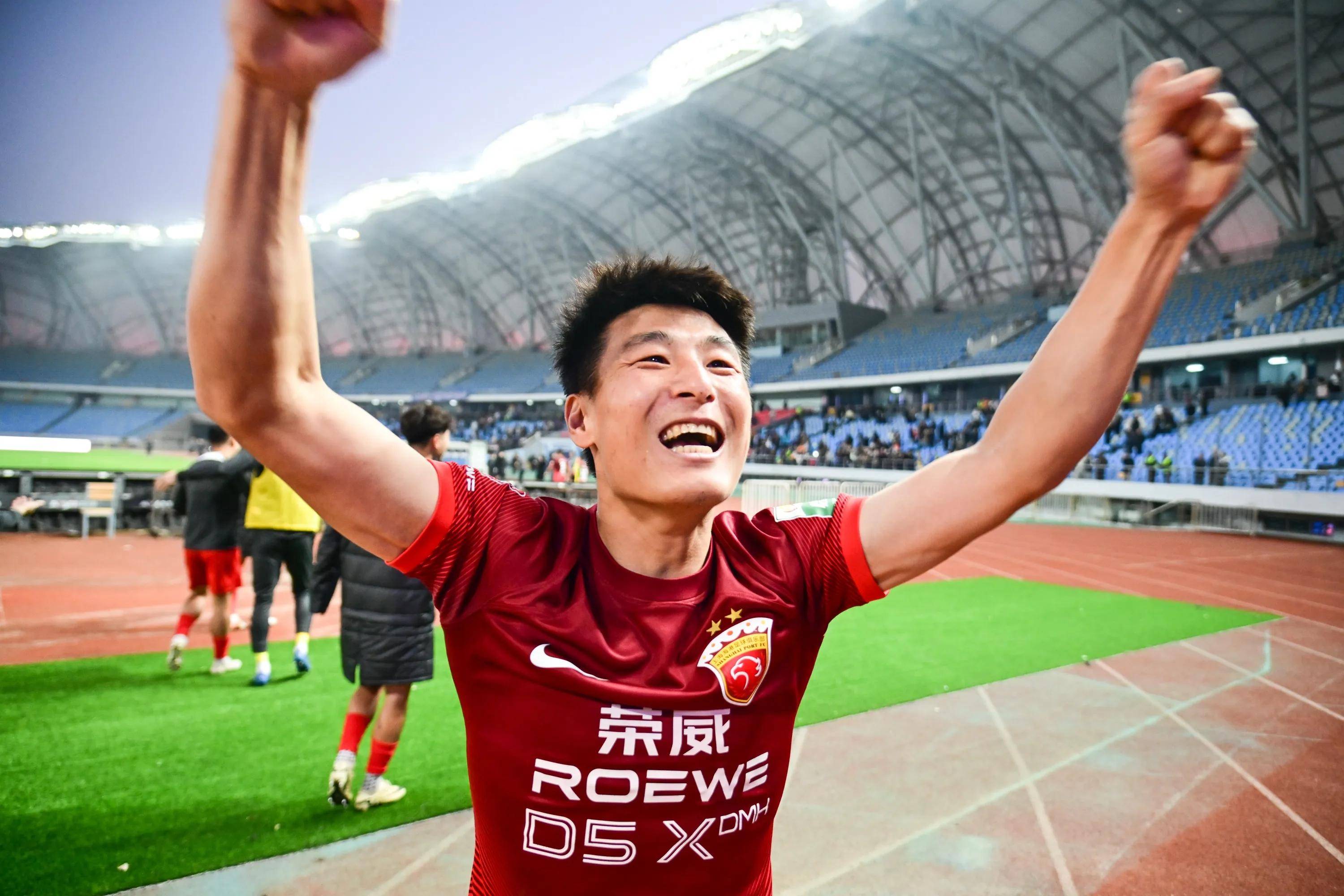 包含中超火爆赛场，球员风采引无数球迷的词条